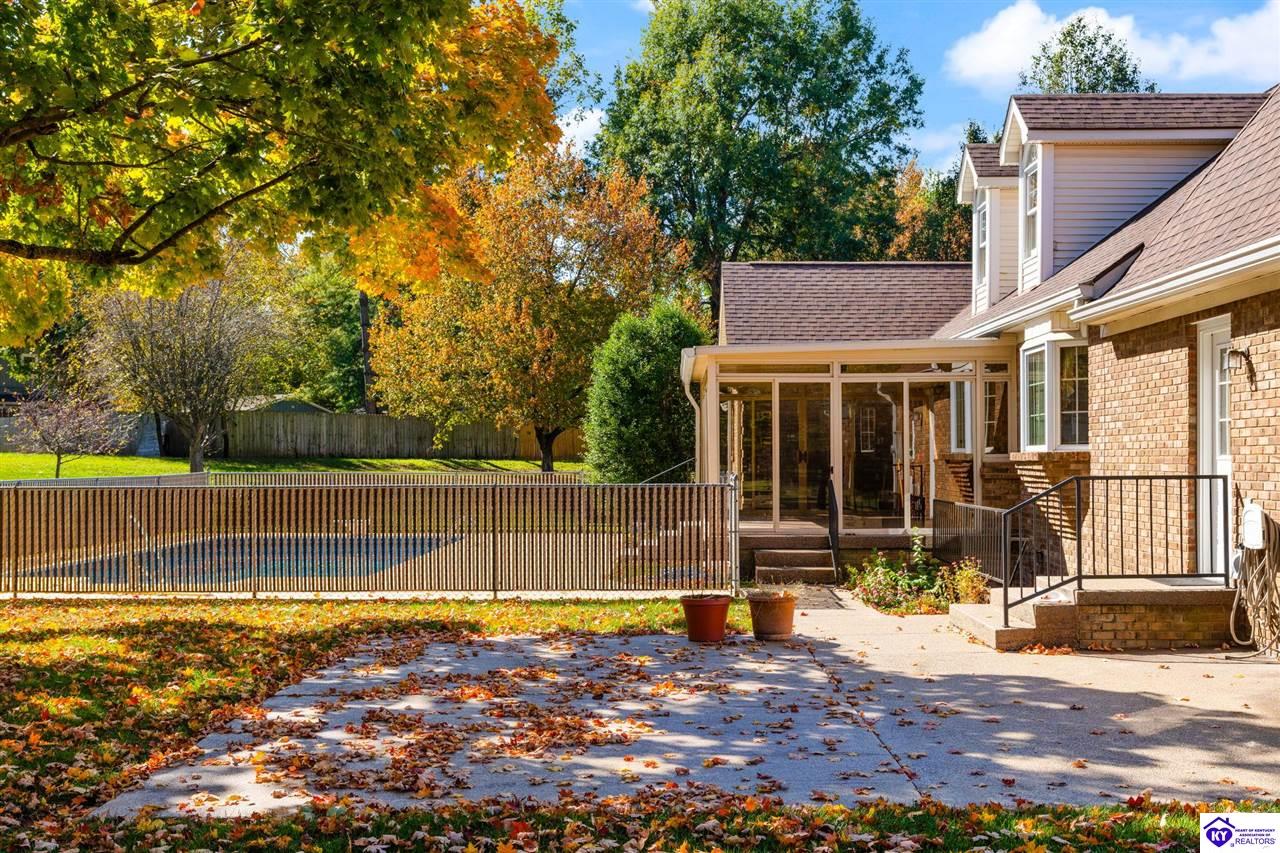 Listing Picture 404 S Maple Street Elizabethtown, KY 42701 MLS HK24004123