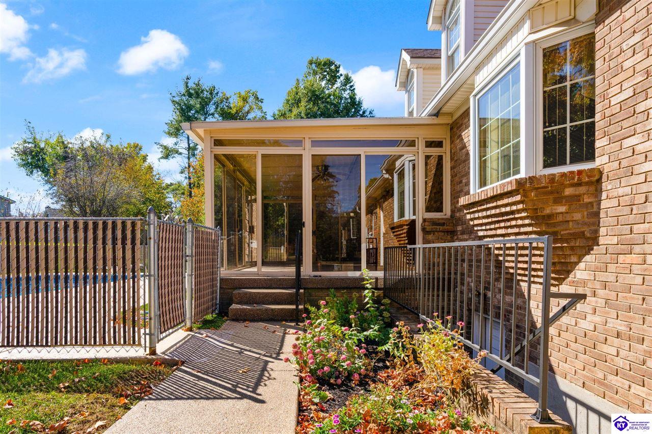 Listing Picture 404 S Maple Street Elizabethtown, KY 42701 MLS HK24004123