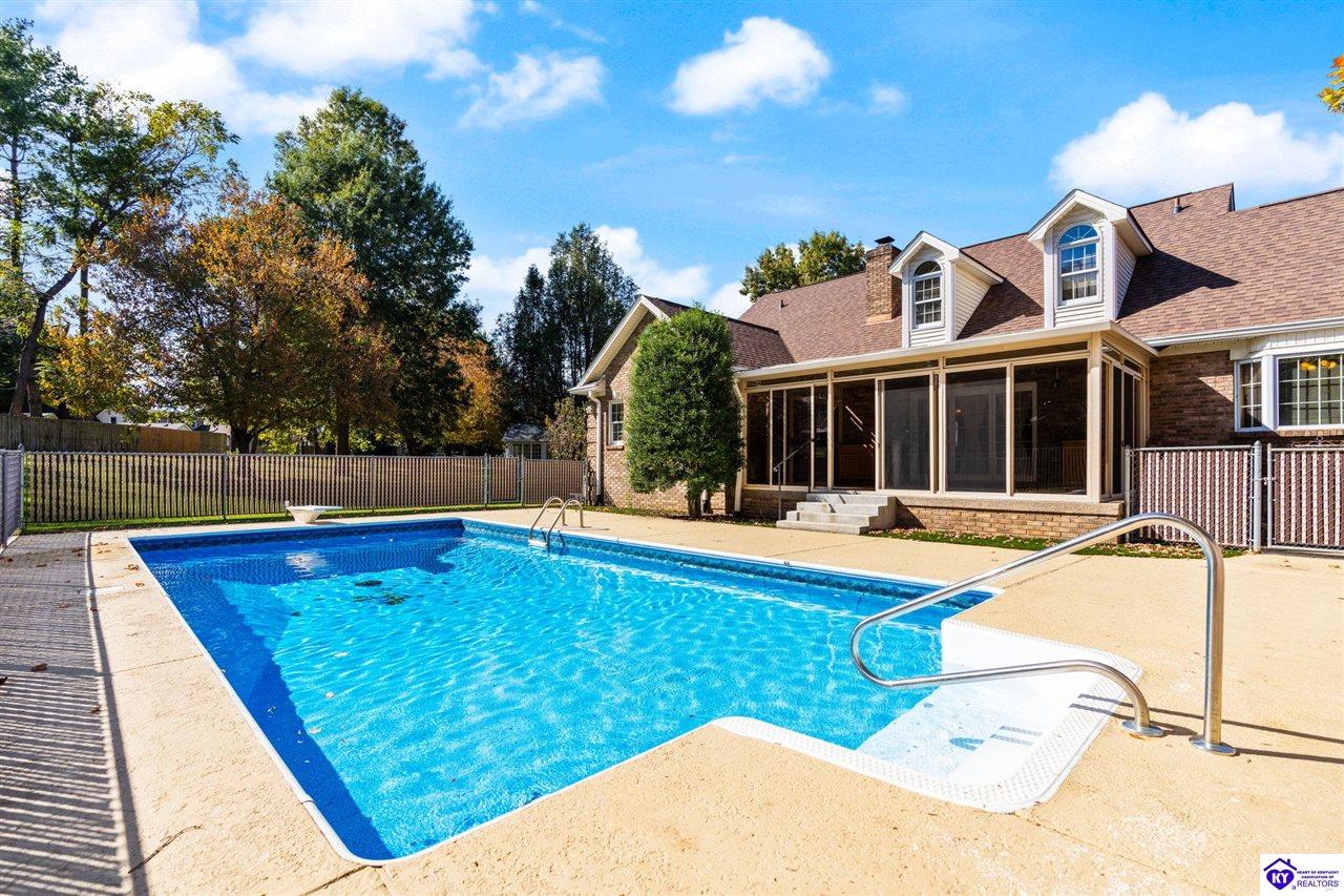 Listing Picture 404 S Maple Street Elizabethtown, KY 42701 MLS HK24004123