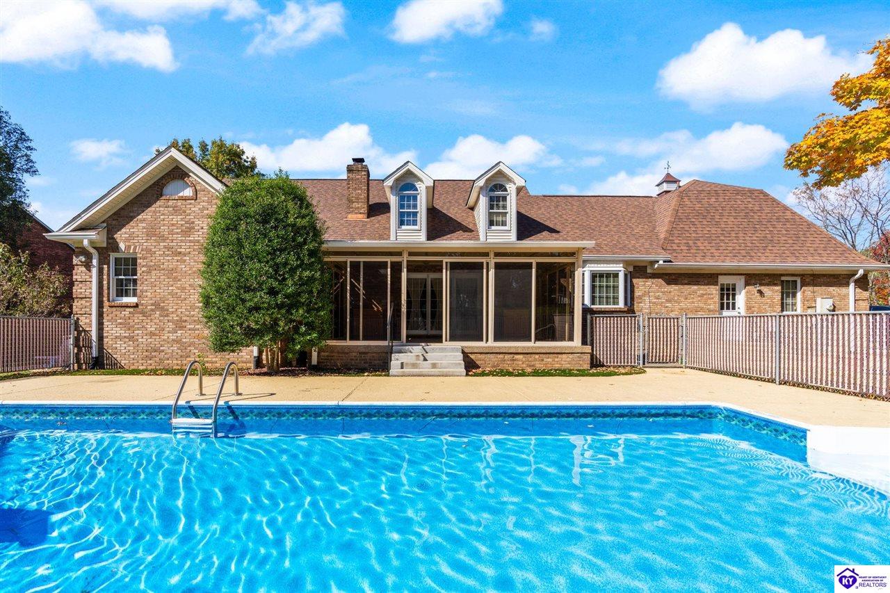 Listing Picture 404 S Maple Street Elizabethtown, KY 42701 MLS HK24004123