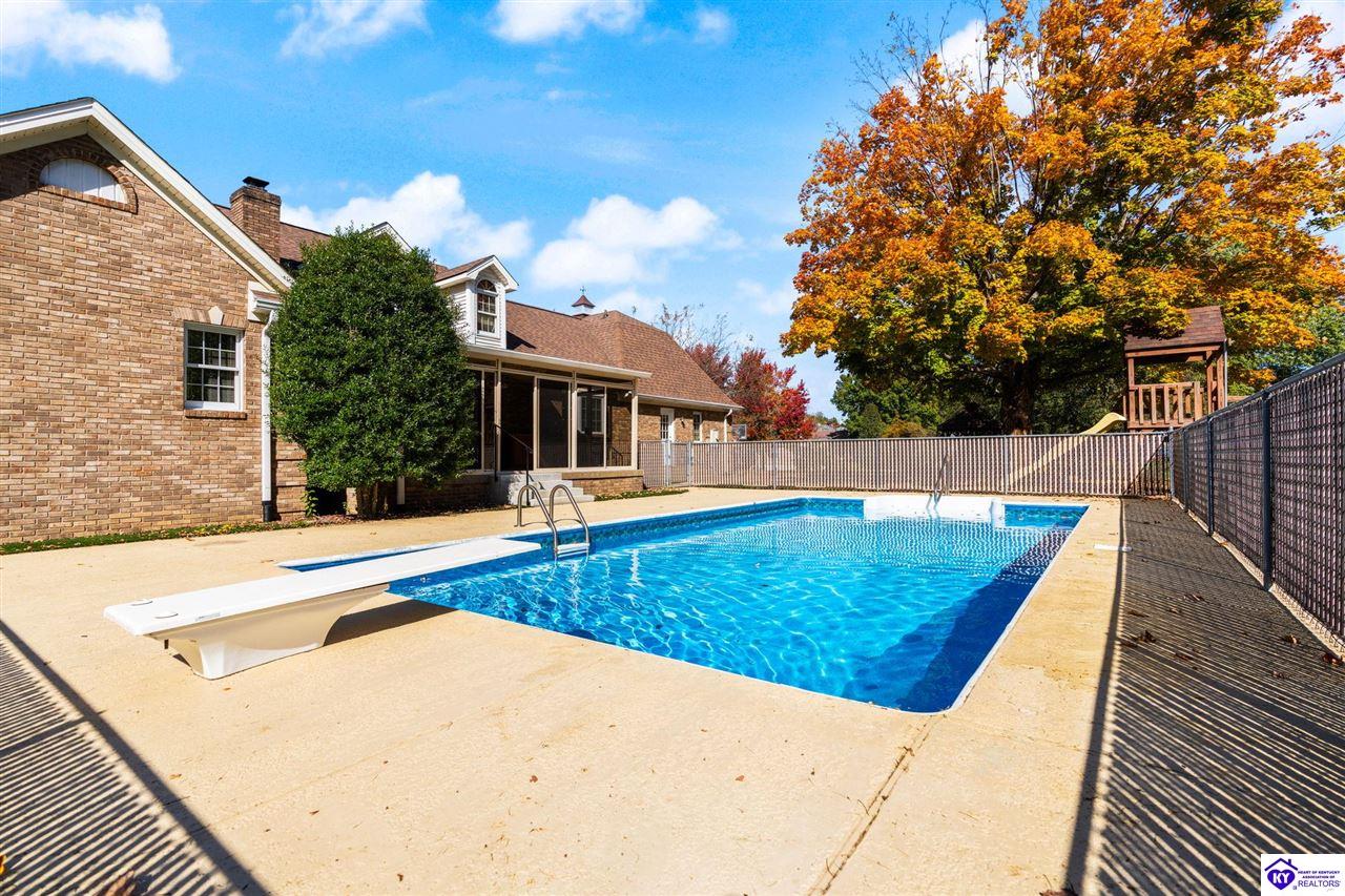 Listing Picture 404 S Maple Street Elizabethtown, KY 42701 MLS HK24004123