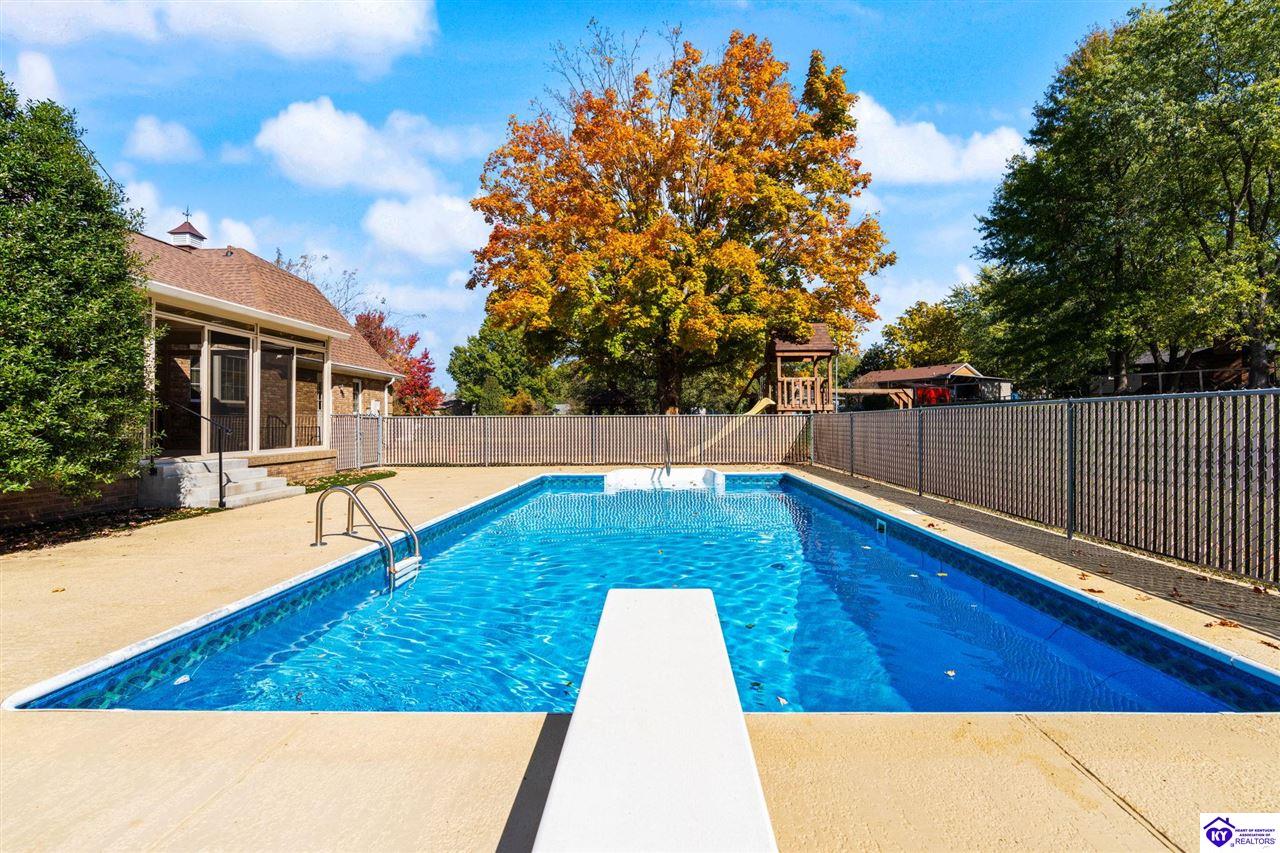 Listing Picture 404 S Maple Street Elizabethtown, KY 42701 MLS HK24004123