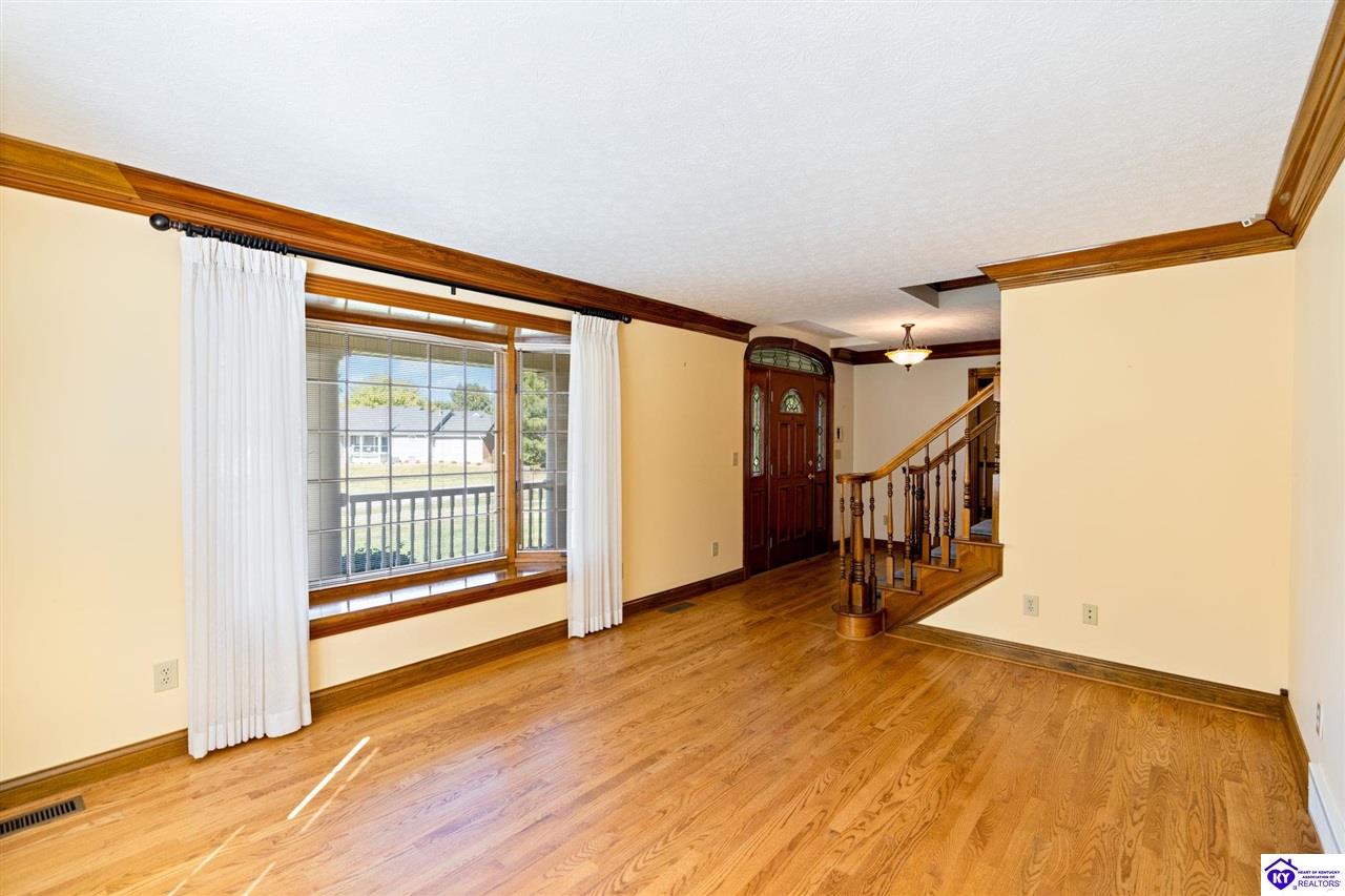 Listing Picture 404 S Maple Street Elizabethtown, KY 42701 MLS HK24004123