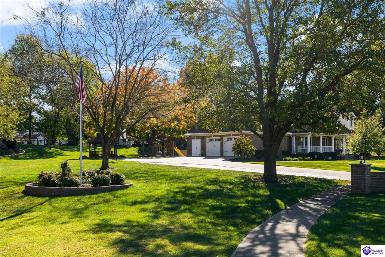 Listing Picture 404 S Maple Street Elizabethtown, KY 42701 MLS HK24004123