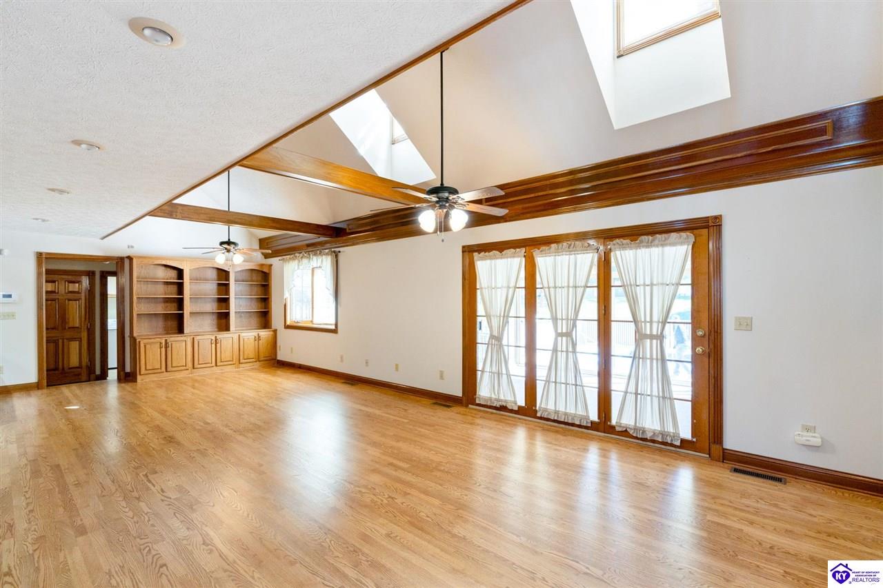 Listing Picture 404 S Maple Street Elizabethtown, KY 42701 MLS HK24004123