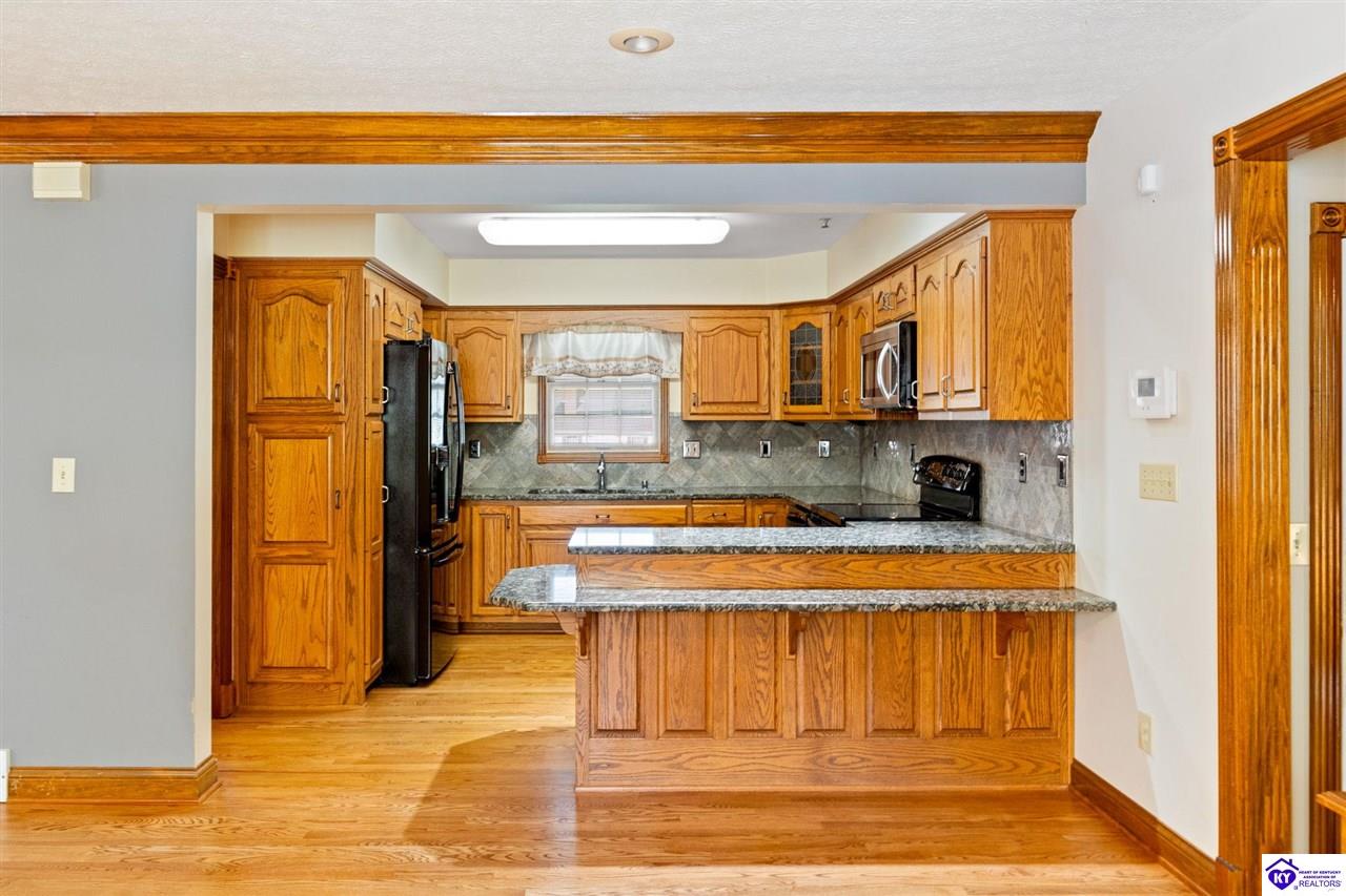 Listing Picture 404 S Maple Street Elizabethtown, KY 42701 MLS HK24004123