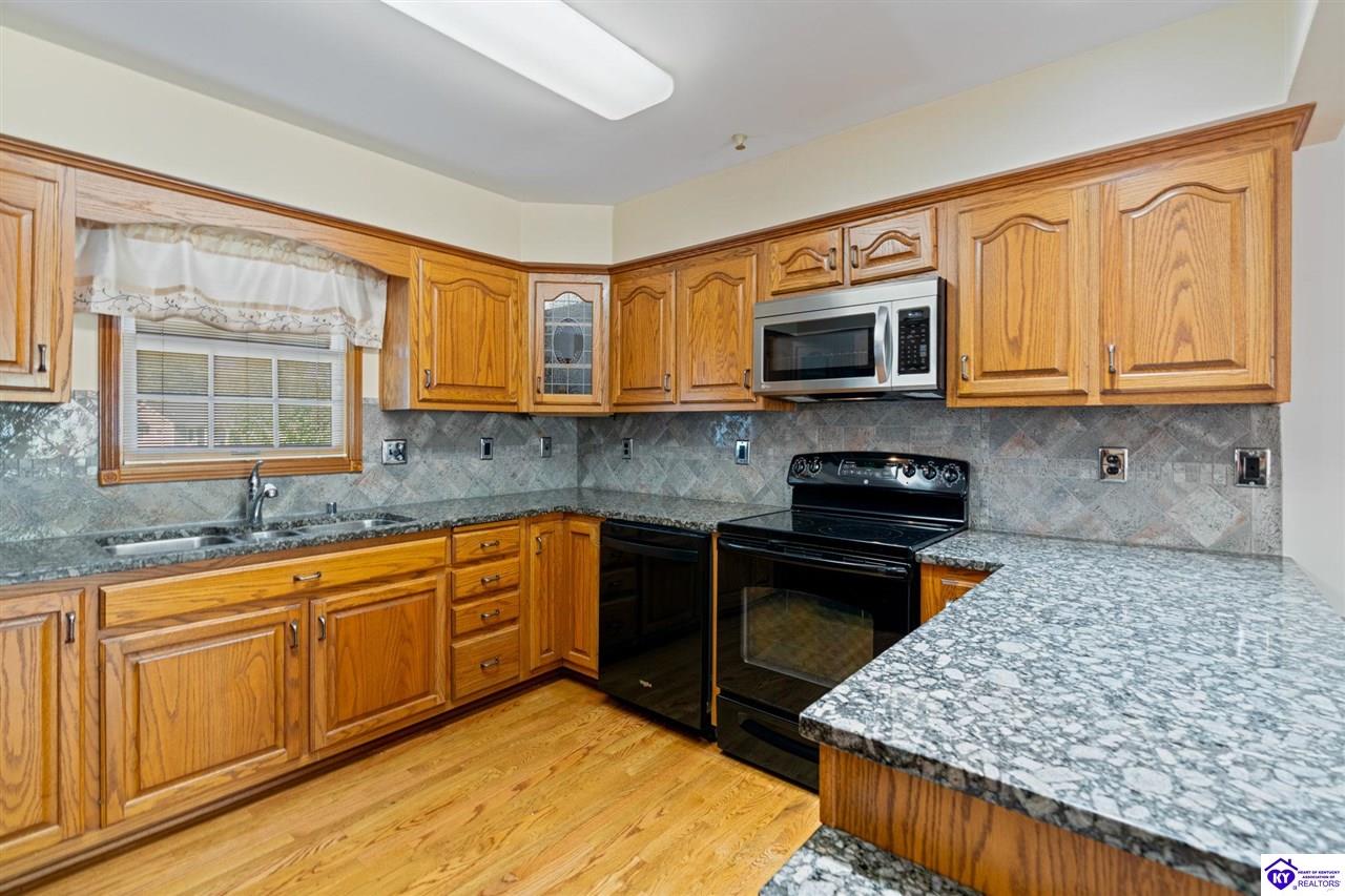 Listing Picture 404 S Maple Street Elizabethtown, KY 42701 MLS HK24004123