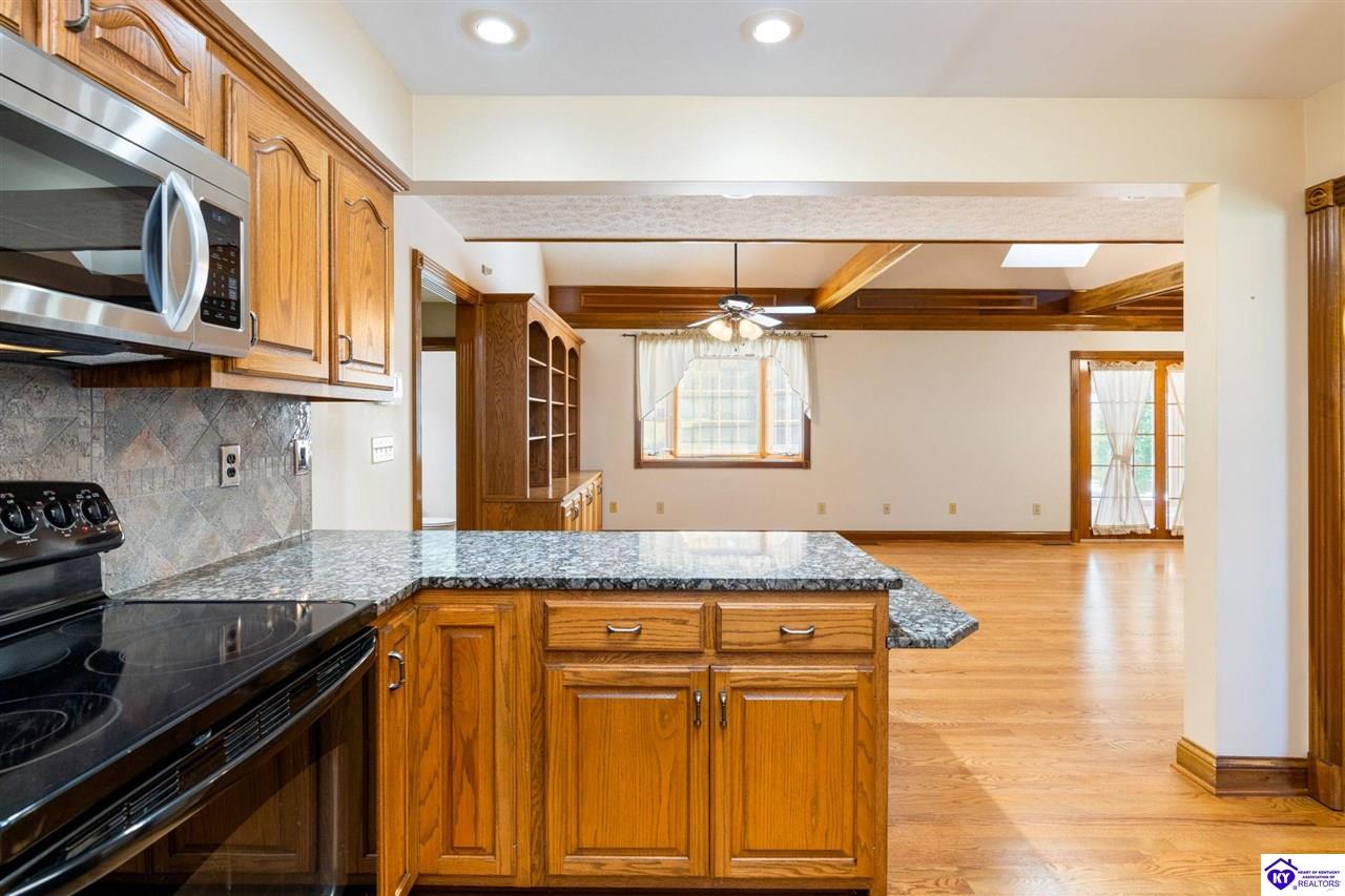 Listing Picture 404 S Maple Street Elizabethtown, KY 42701 MLS HK24004123