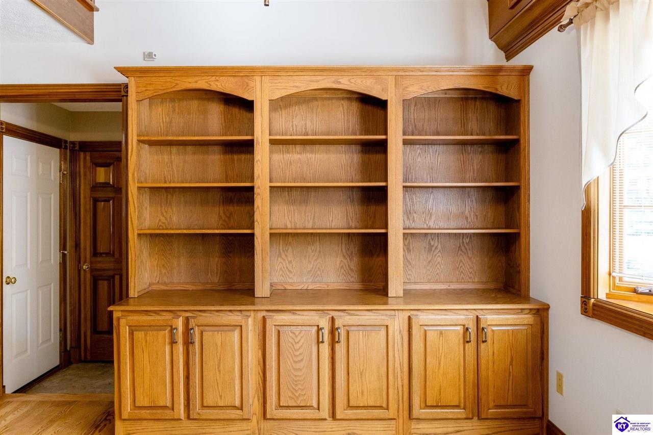 Listing Picture 404 S Maple Street Elizabethtown, KY 42701 MLS HK24004123