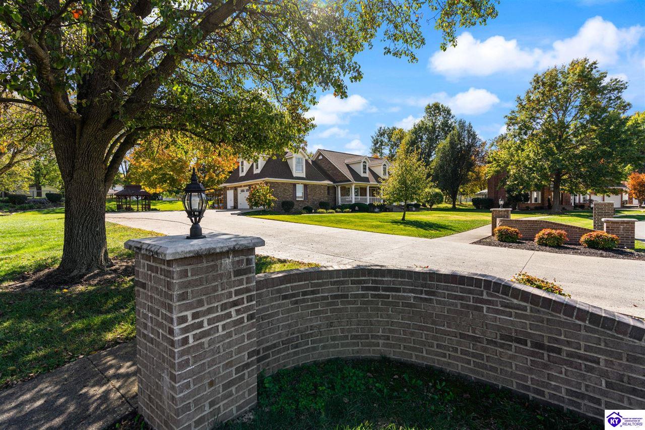 Listing Picture 404 S Maple Street Elizabethtown, KY 42701 MLS HK24004123