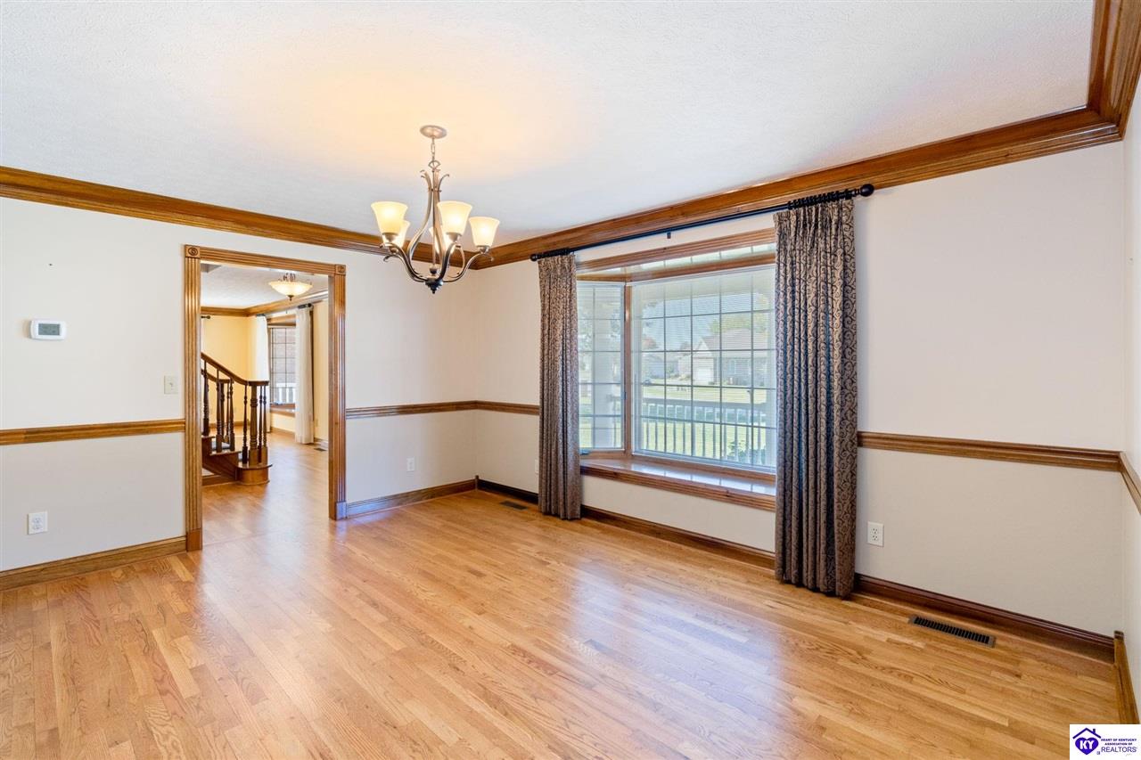 Listing Picture 404 S Maple Street Elizabethtown, KY 42701 MLS HK24004123