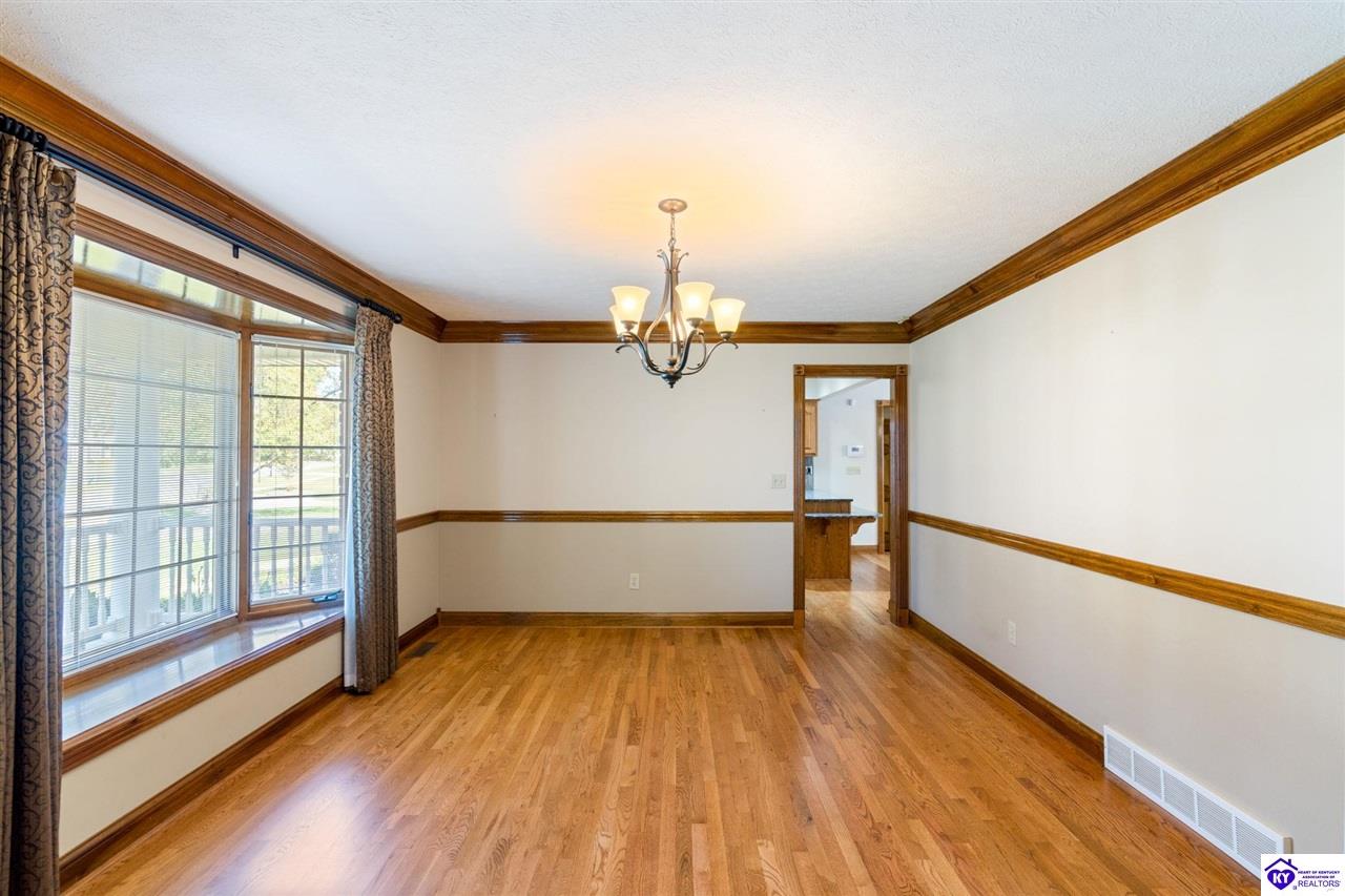 Listing Picture 404 S Maple Street Elizabethtown, KY 42701 MLS HK24004123