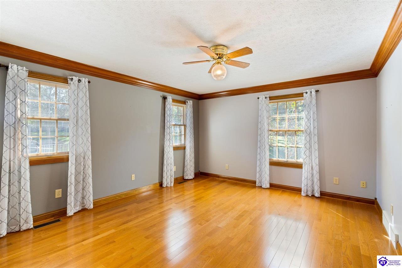 Listing Picture 404 S Maple Street Elizabethtown, KY 42701 MLS HK24004123