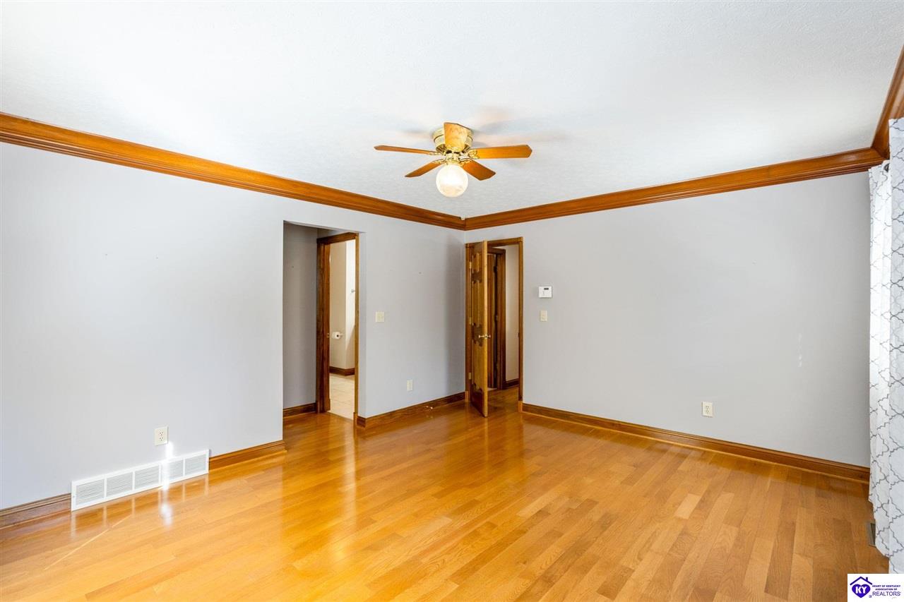 Listing Picture 404 S Maple Street Elizabethtown, KY 42701 MLS HK24004123