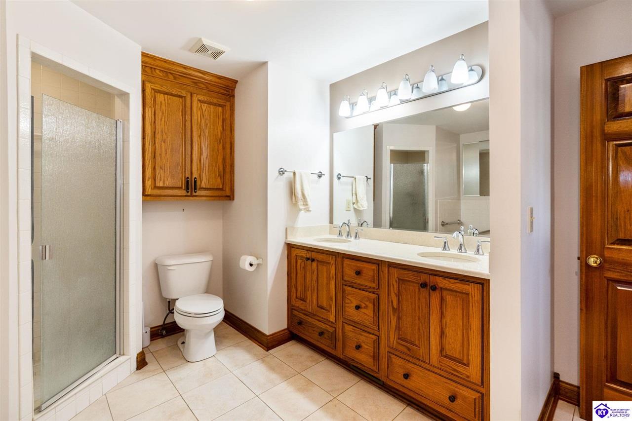 Listing Picture 404 S Maple Street Elizabethtown, KY 42701 MLS HK24004123