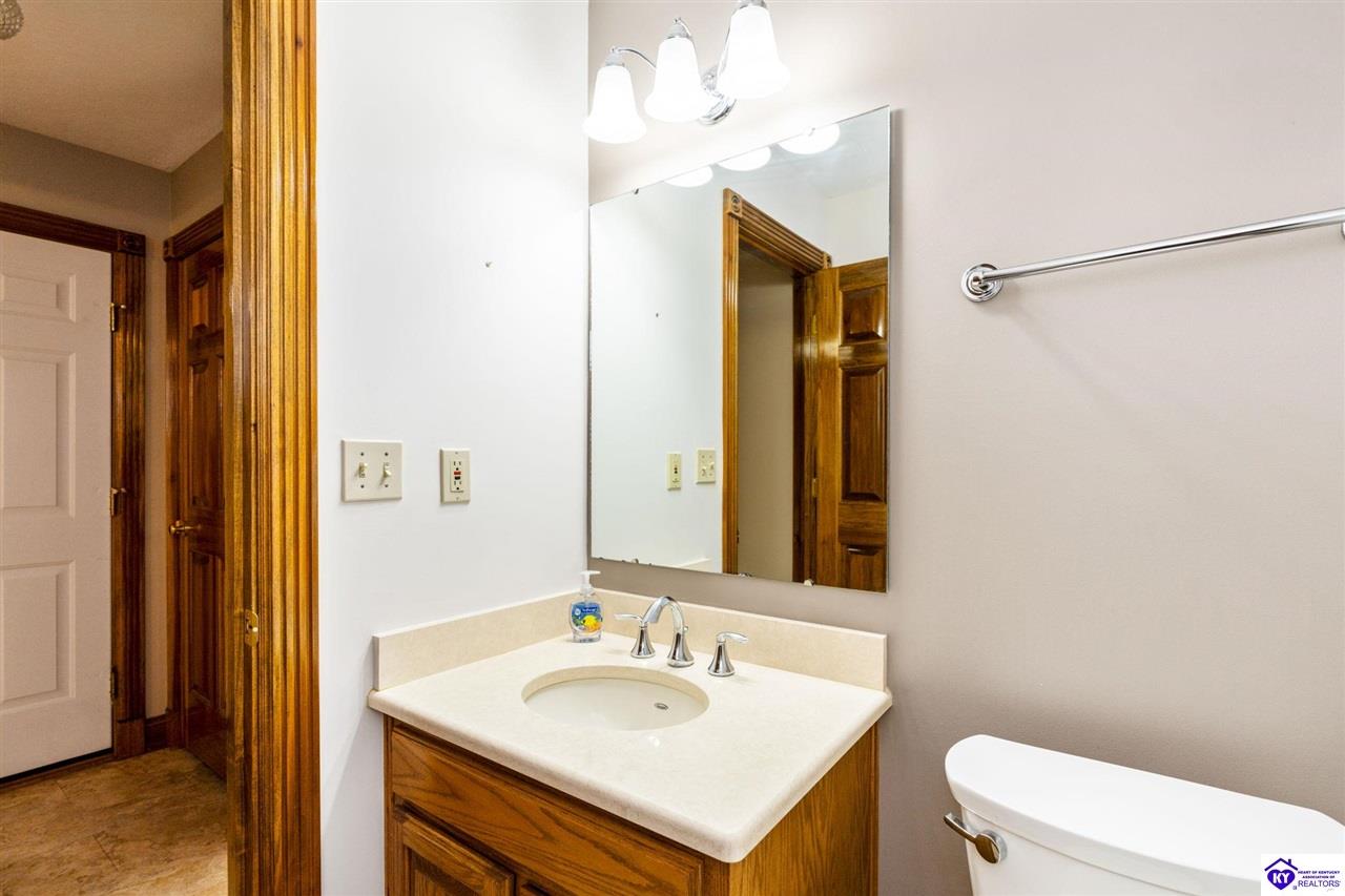 Listing Picture 404 S Maple Street Elizabethtown, KY 42701 MLS HK24004123