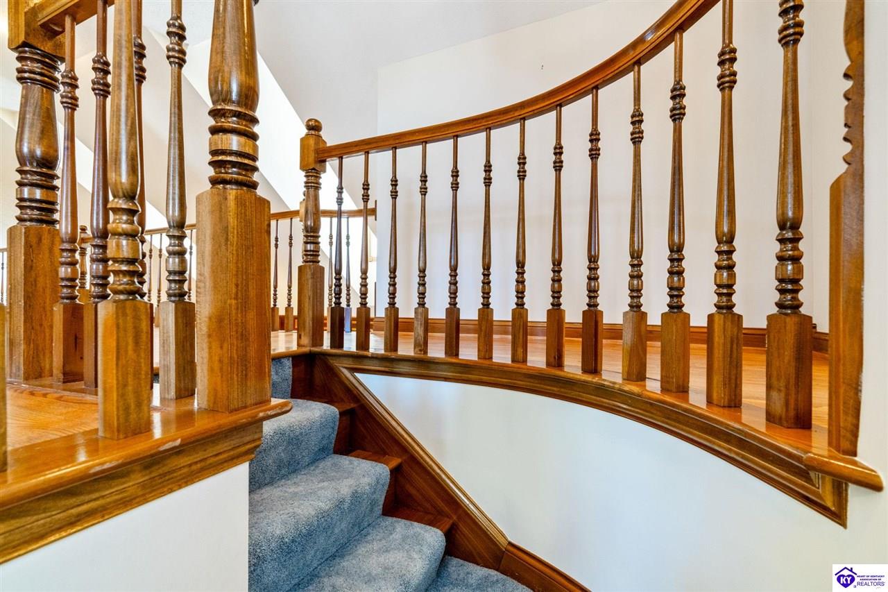 Listing Picture 404 S Maple Street Elizabethtown, KY 42701 MLS HK24004123