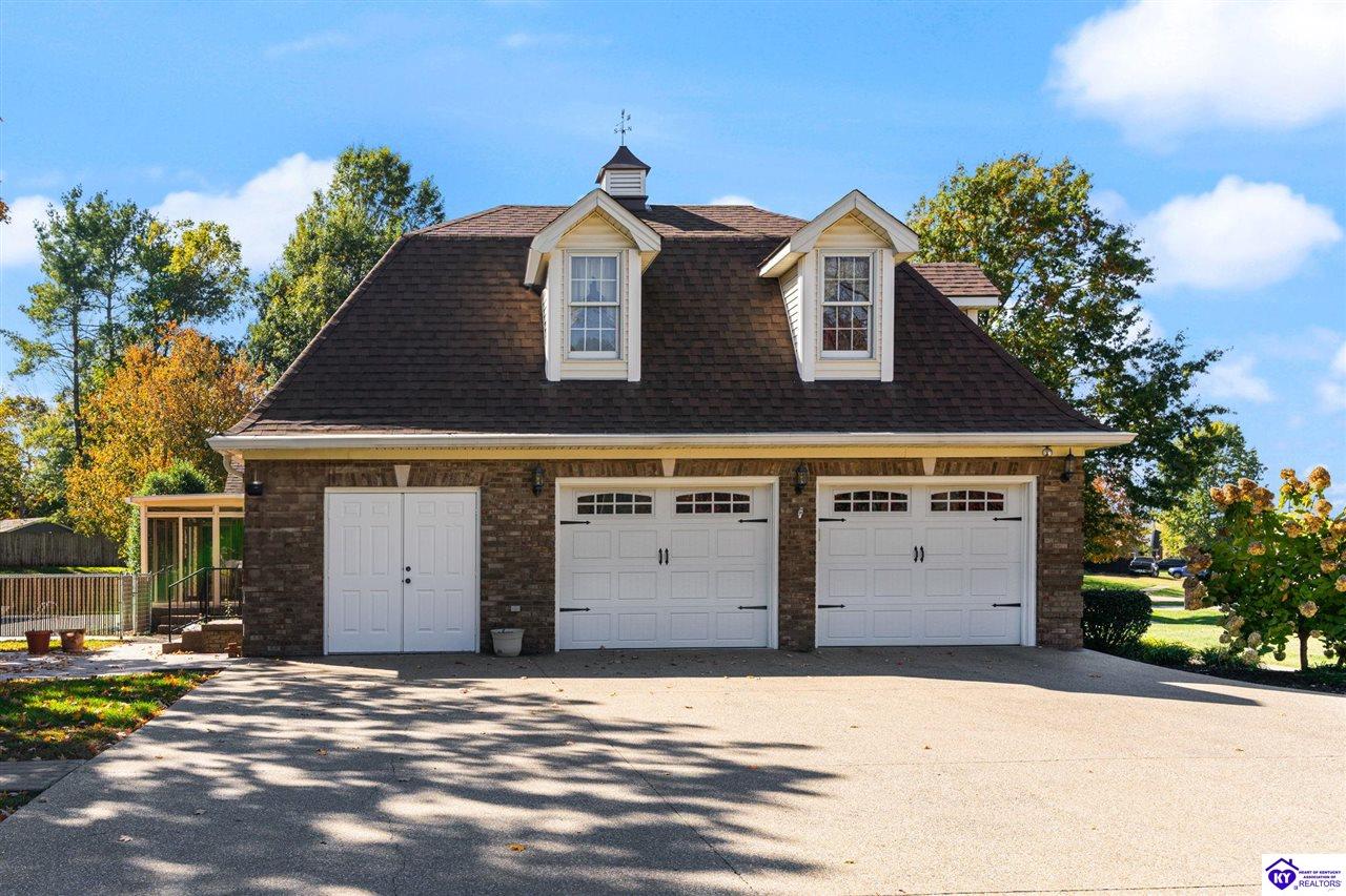 Listing Picture 404 S Maple Street Elizabethtown, KY 42701 MLS HK24004123