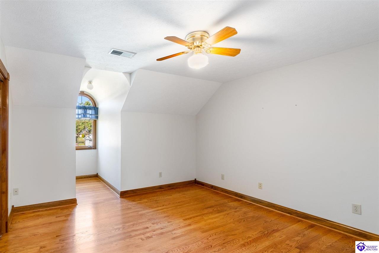 Listing Picture 404 S Maple Street Elizabethtown, KY 42701 MLS HK24004123