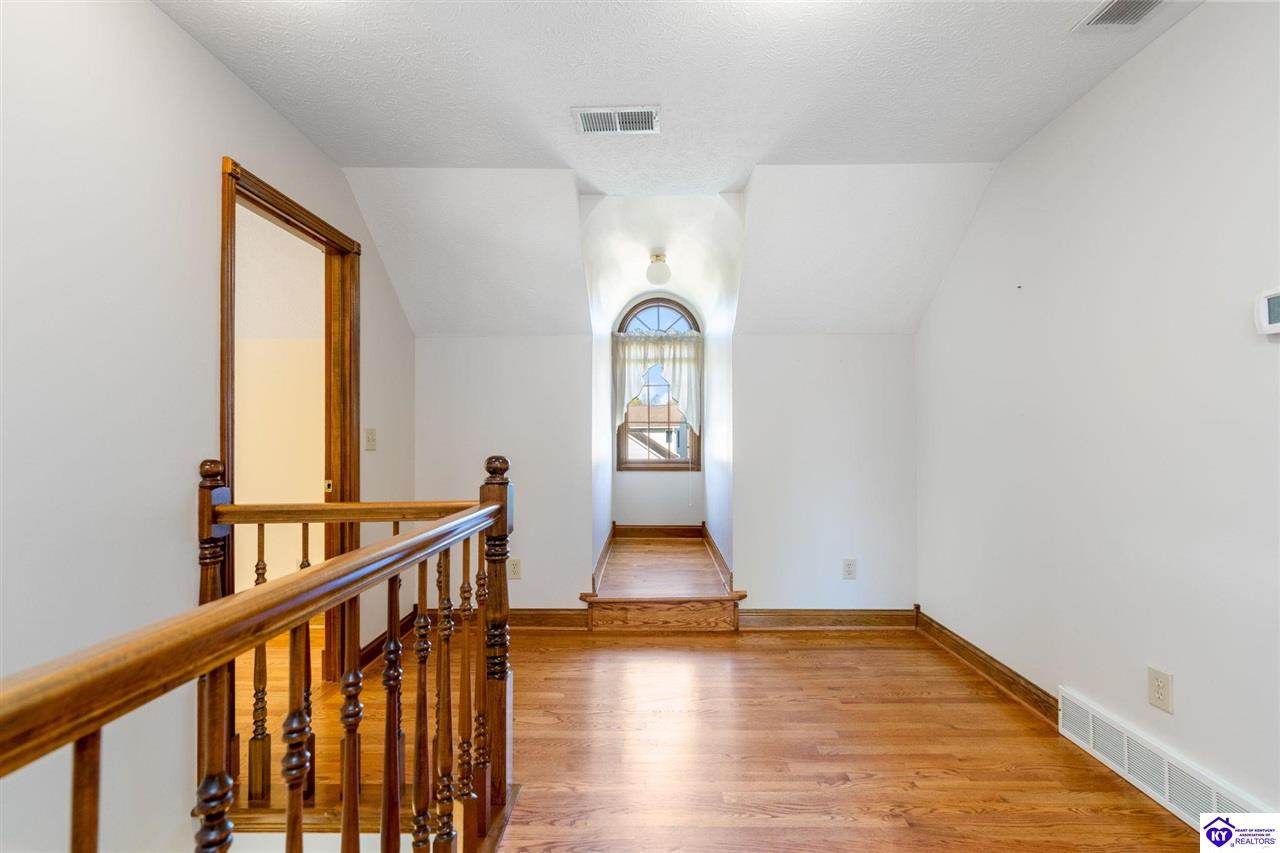 Listing Picture 404 S Maple Street Elizabethtown, KY 42701 MLS HK24004123