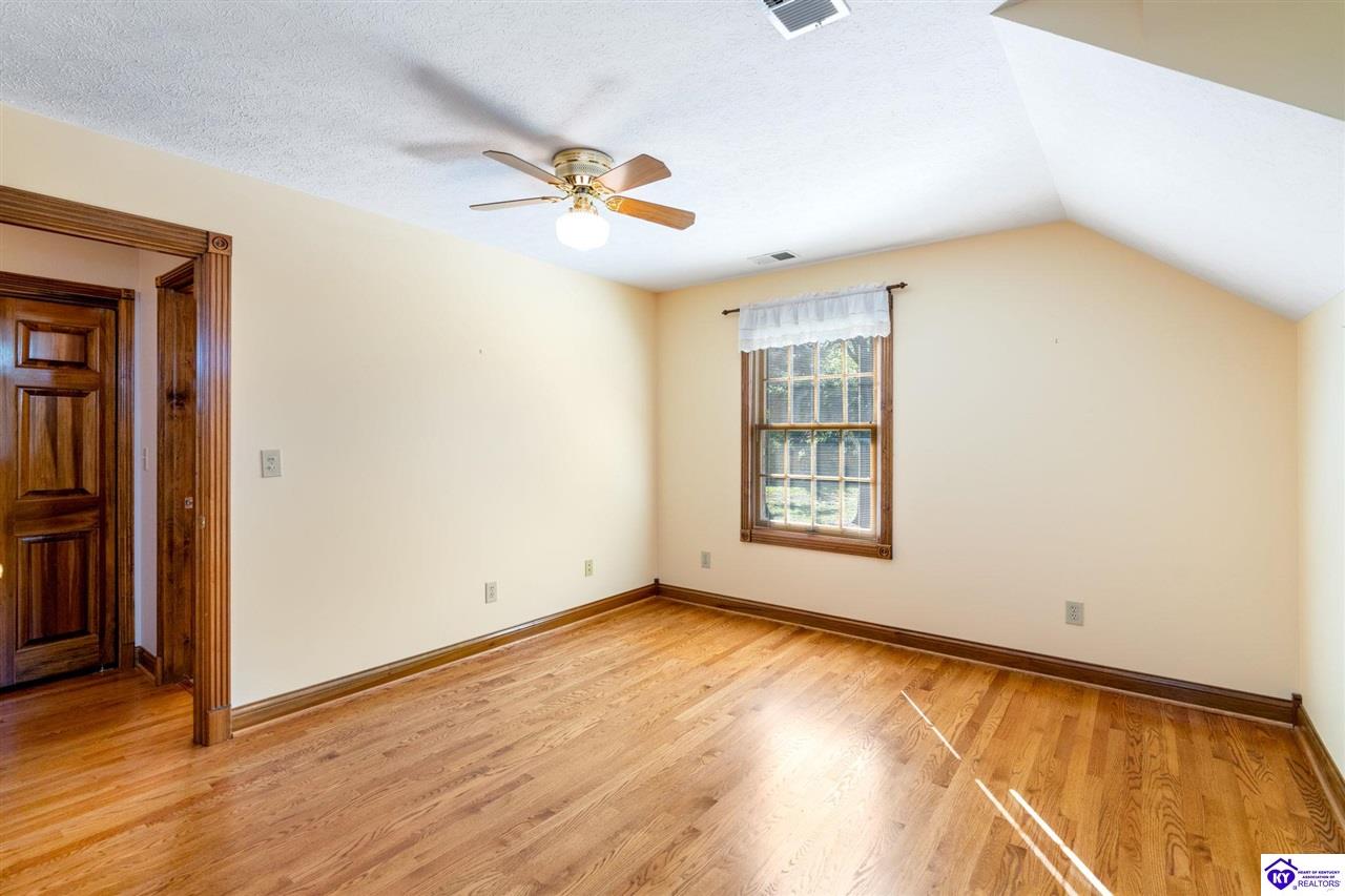 Listing Picture 404 S Maple Street Elizabethtown, KY 42701 MLS HK24004123