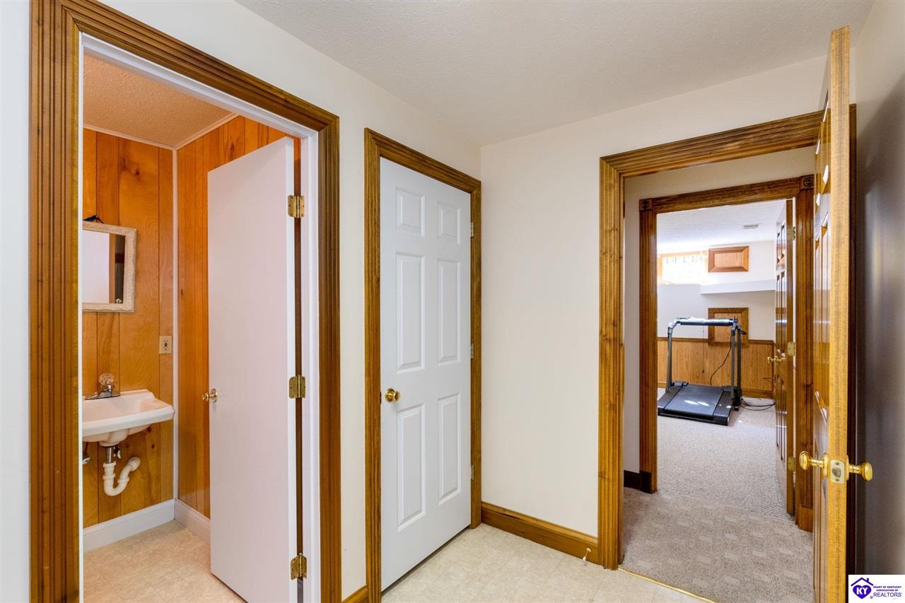 Listing Picture 404 S Maple Street Elizabethtown, KY 42701 MLS HK24004123