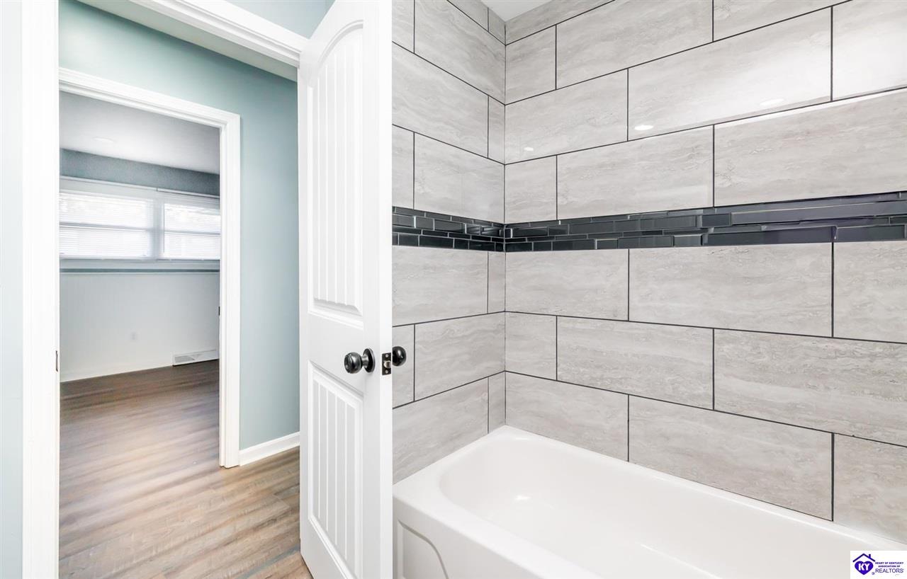 Listing Picture 160 Kentucky Circle Radcliff, KY 40160 MLS HK24004124