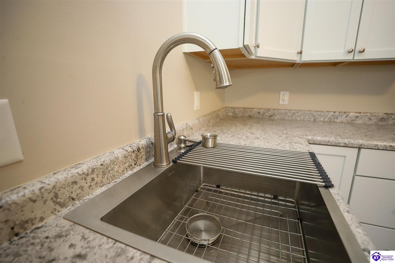 Listing Picture 144 Barbara Circle Elizabethtown, KY 42701 MLS HK24004138