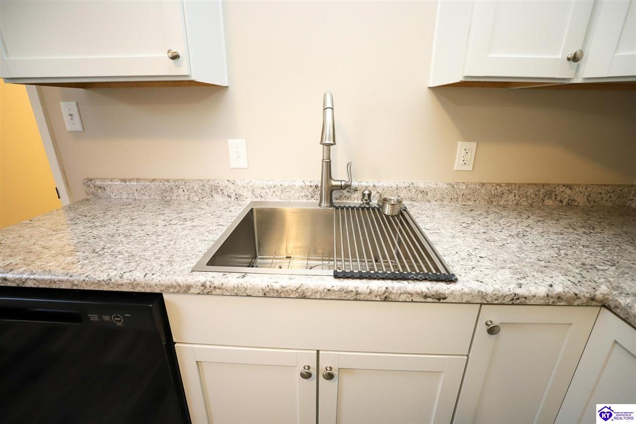 Listing Picture 144 Barbara Circle Elizabethtown, KY 42701 MLS HK24004138