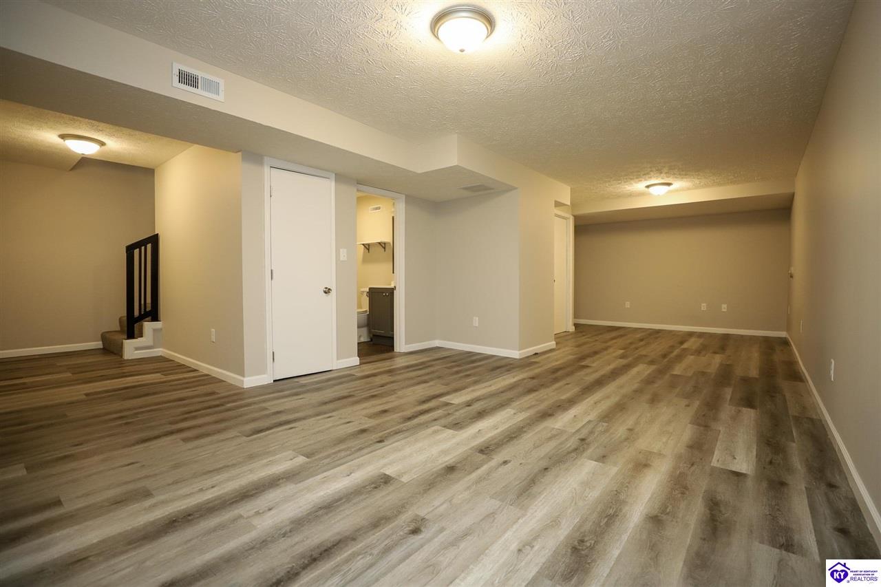 Listing Picture 144 Barbara Circle Elizabethtown, KY 42701 MLS HK24004138