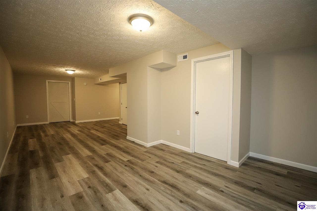 Listing Picture 144 Barbara Circle Elizabethtown, KY 42701 MLS HK24004138