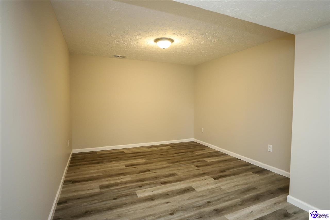 Listing Picture 144 Barbara Circle Elizabethtown, KY 42701 MLS HK24004138