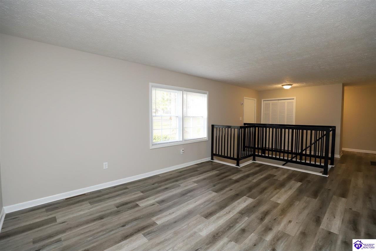 Listing Picture 144 Barbara Circle Elizabethtown, KY 42701 MLS HK24004138