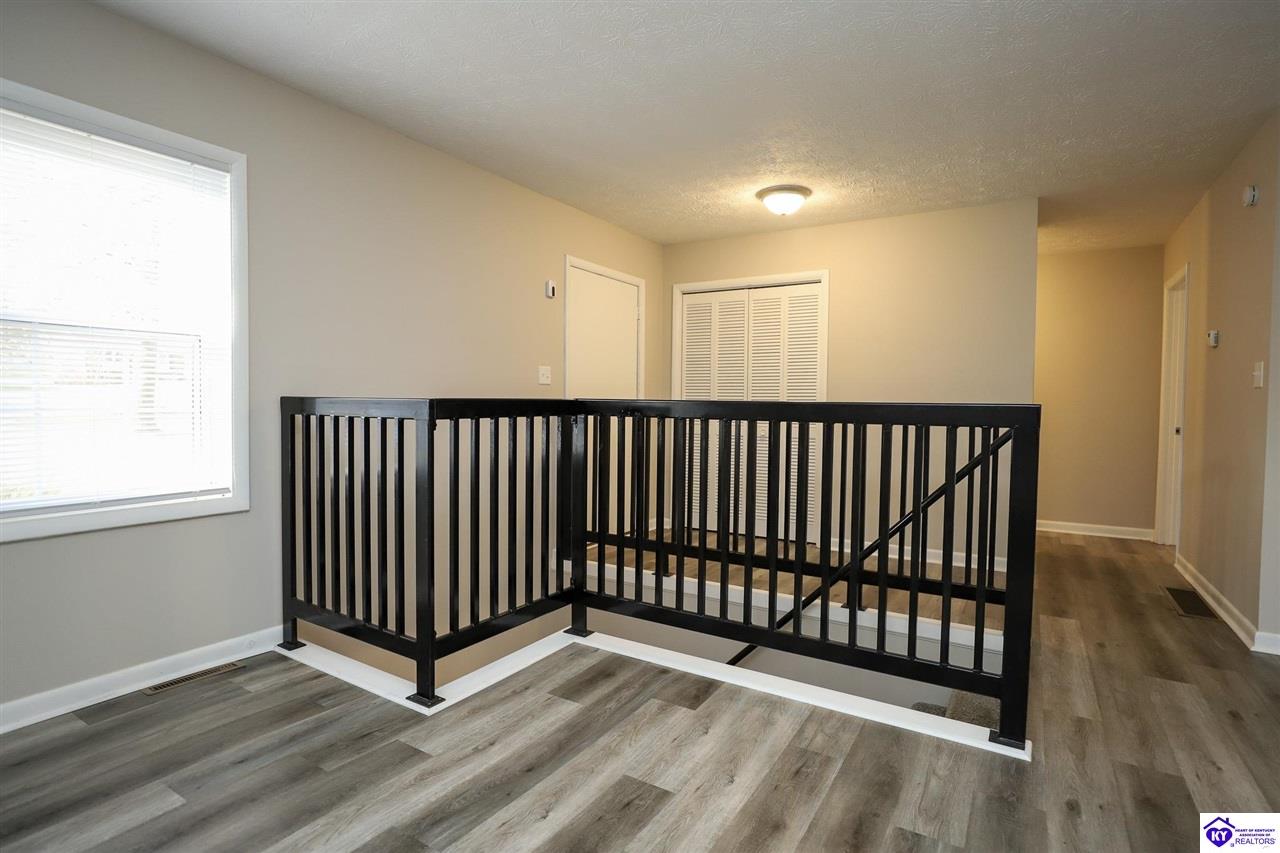 Listing Picture 144 Barbara Circle Elizabethtown, KY 42701 MLS HK24004138