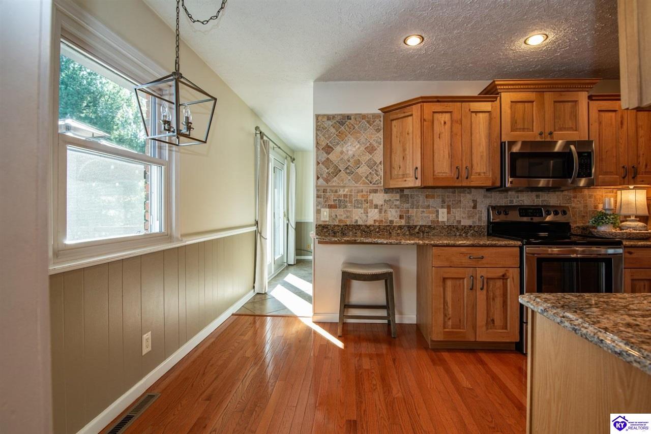 Listing Picture 864 Hillcrest Drive Radcliff, KY 40160 MLS HK24004147