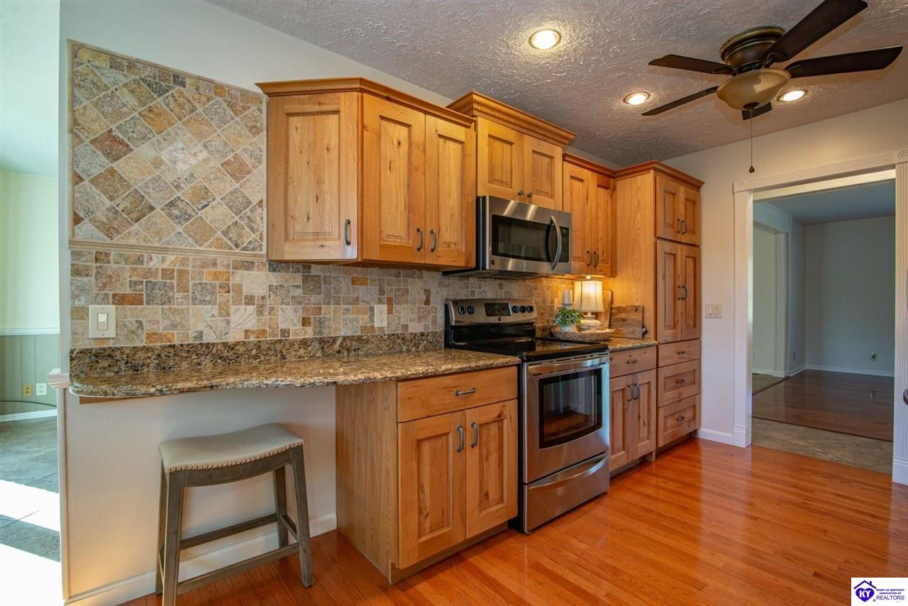 Listing Picture 864 Hillcrest Drive Radcliff, KY 40160 MLS HK24004147