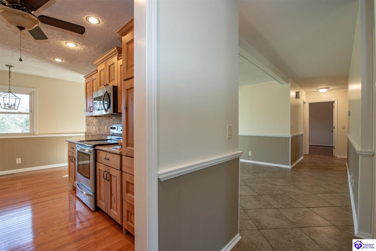 Listing Picture 864 Hillcrest Drive Radcliff, KY 40160 MLS HK24004147