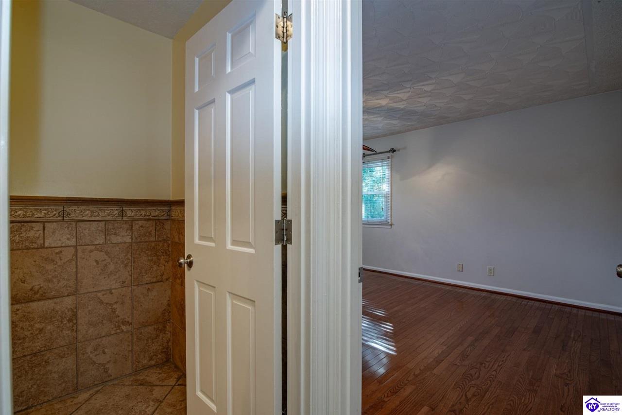 Listing Picture 864 Hillcrest Drive Radcliff, KY 40160 MLS HK24004147