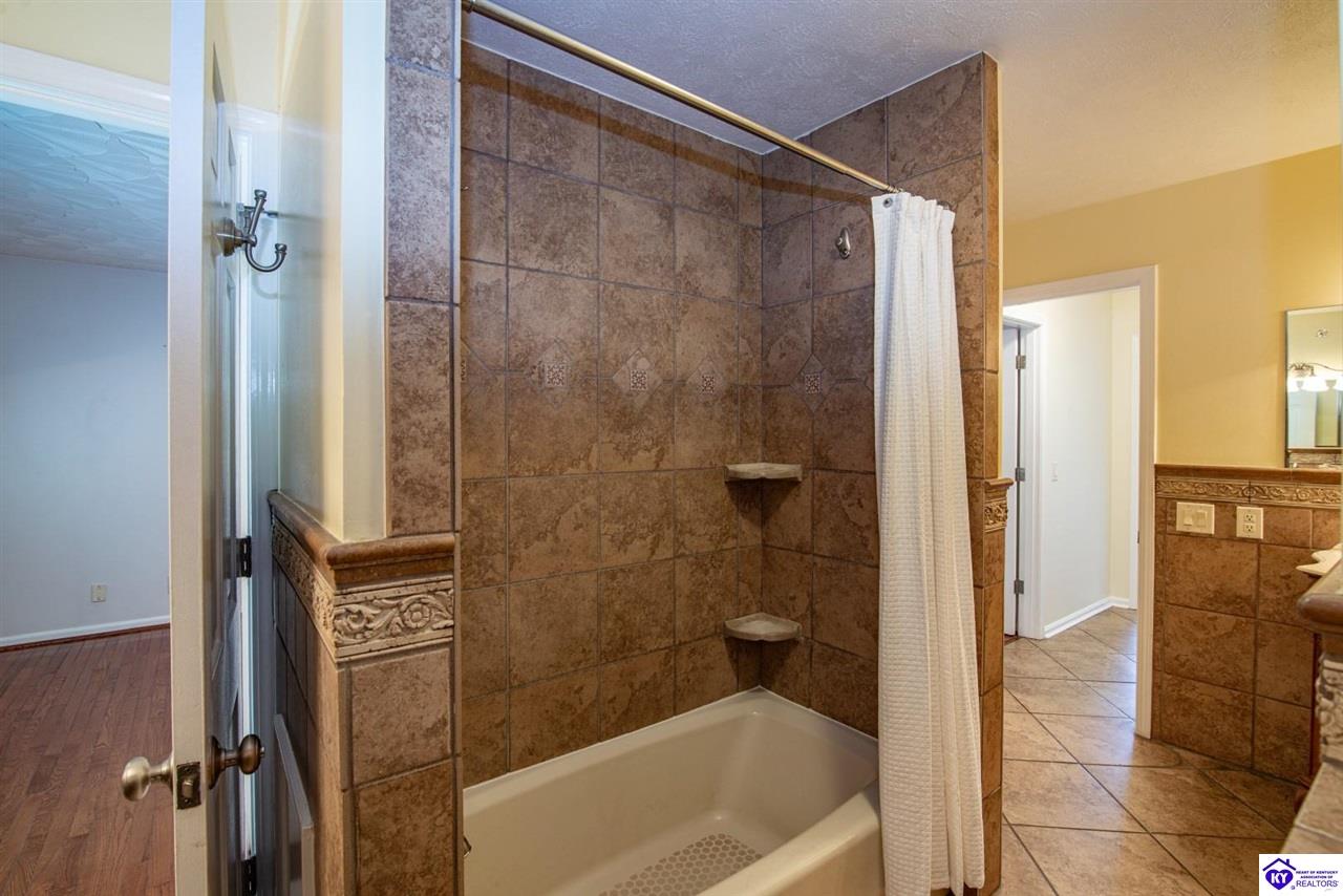 Listing Picture 864 Hillcrest Drive Radcliff, KY 40160 MLS HK24004147