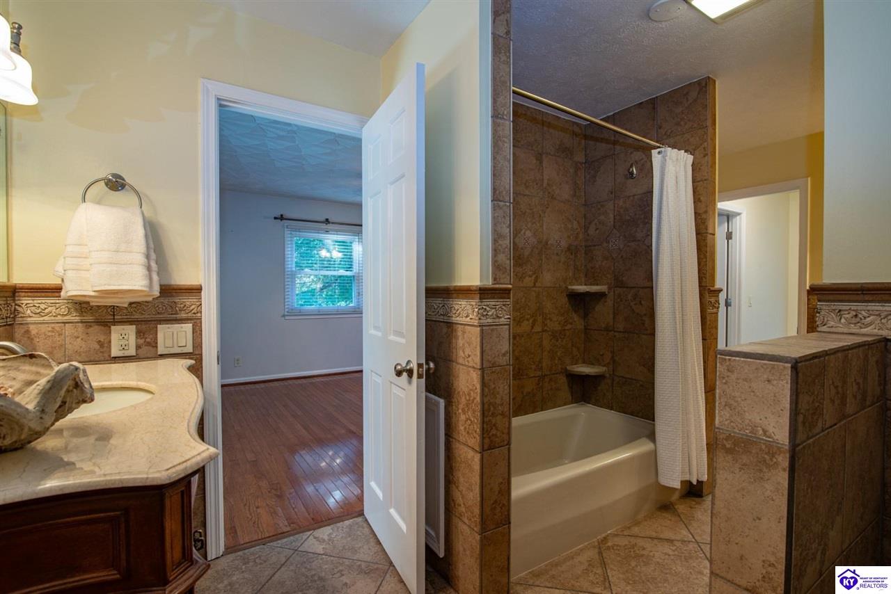 Listing Picture 864 Hillcrest Drive Radcliff, KY 40160 MLS HK24004147