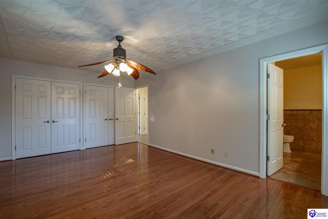 Listing Picture 864 Hillcrest Drive Radcliff, KY 40160 MLS HK24004147