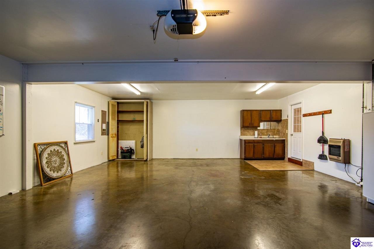 Listing Picture 864 Hillcrest Drive Radcliff, KY 40160 MLS HK24004147