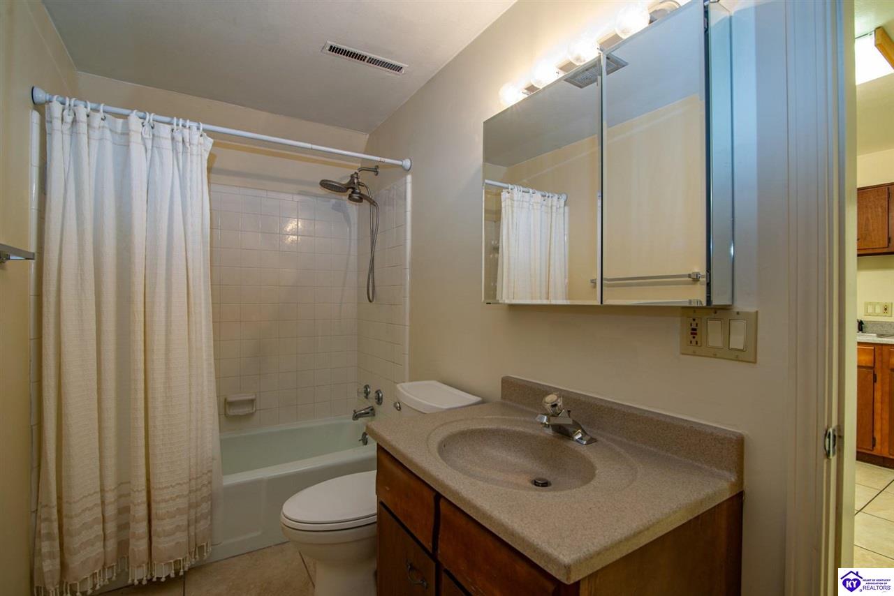 Listing Picture 864 Hillcrest Drive Radcliff, KY 40160 MLS HK24004147