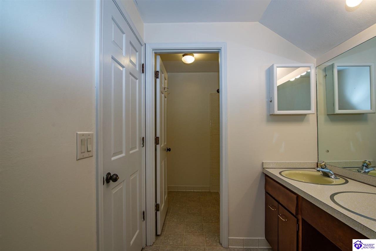 Listing Picture 864 Hillcrest Drive Radcliff, KY 40160 MLS HK24004147