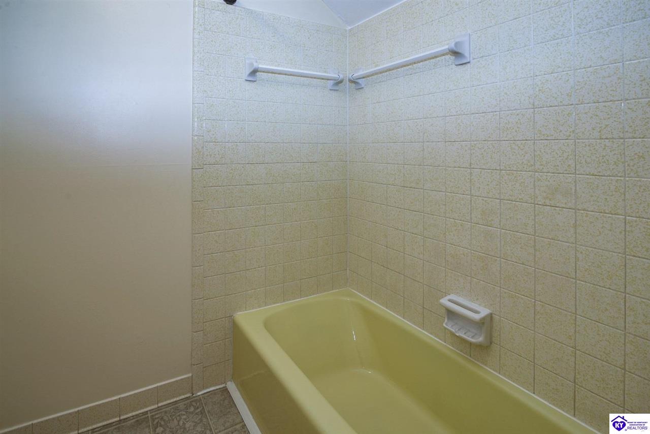 Listing Picture 864 Hillcrest Drive Radcliff, KY 40160 MLS HK24004147