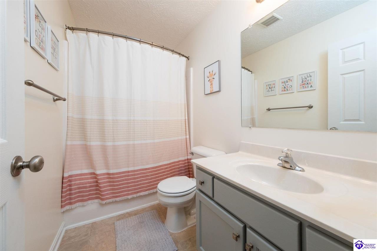 Listing Picture 104 Grapevine Court Elizabethtown, KY 42701 MLS HK24004159