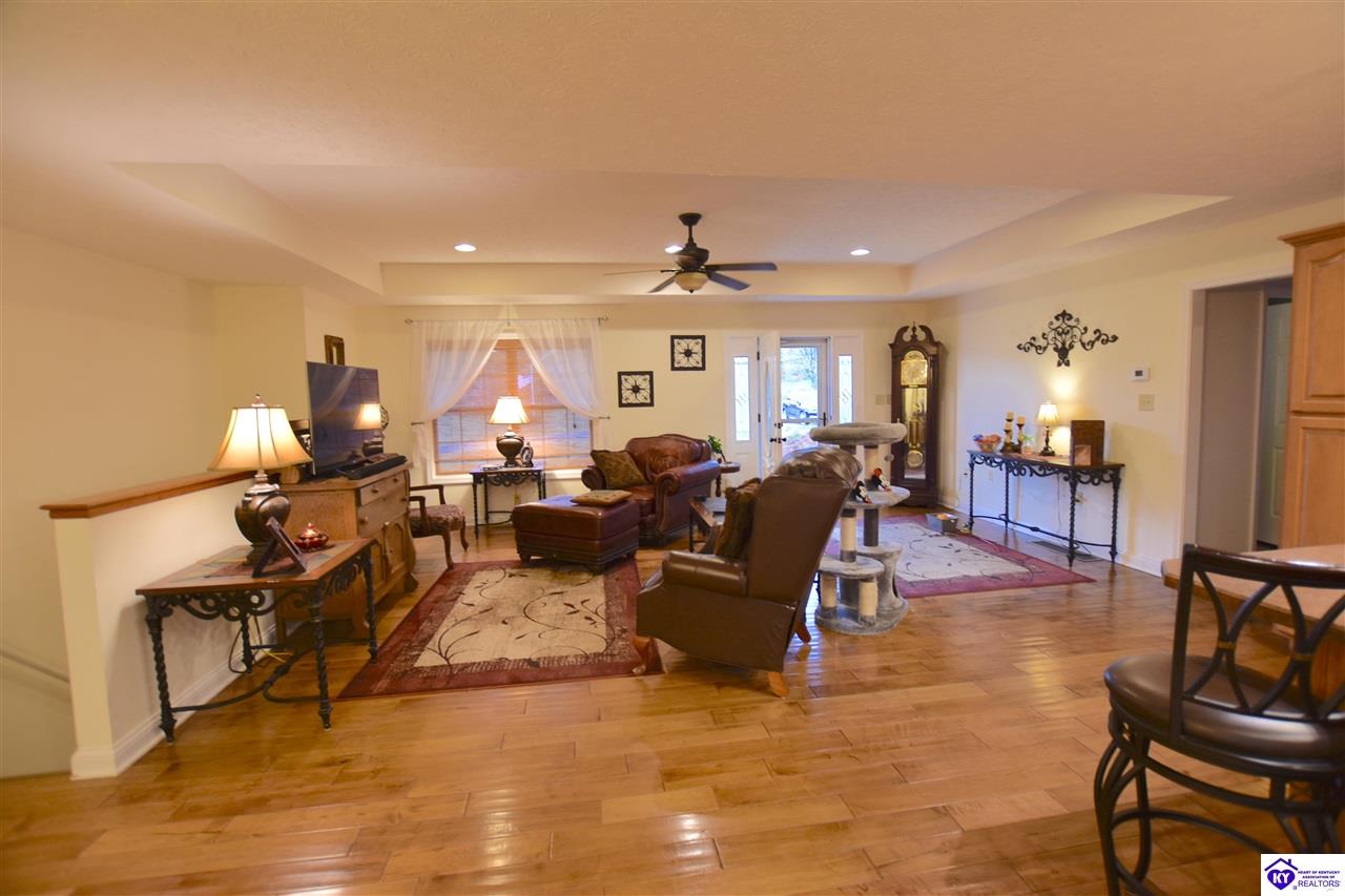 Listing Picture 351 Graceland Trail Elizabethtown, KY 42701 MLS HK24004174