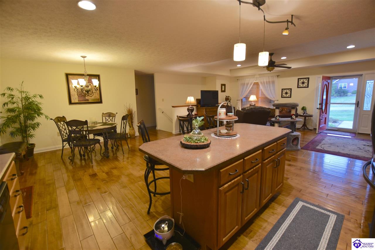 Listing Picture 351 Graceland Trail Elizabethtown, KY 42701 MLS HK24004174