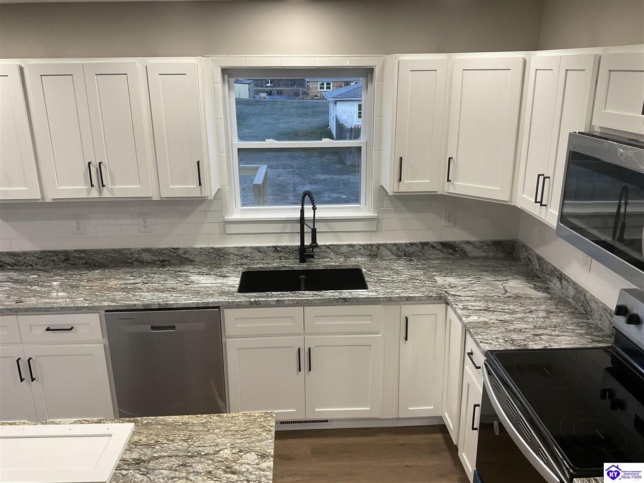 Listing Picture 205 Peck Street Vine Grove, KY 40175 MLS HK24004192