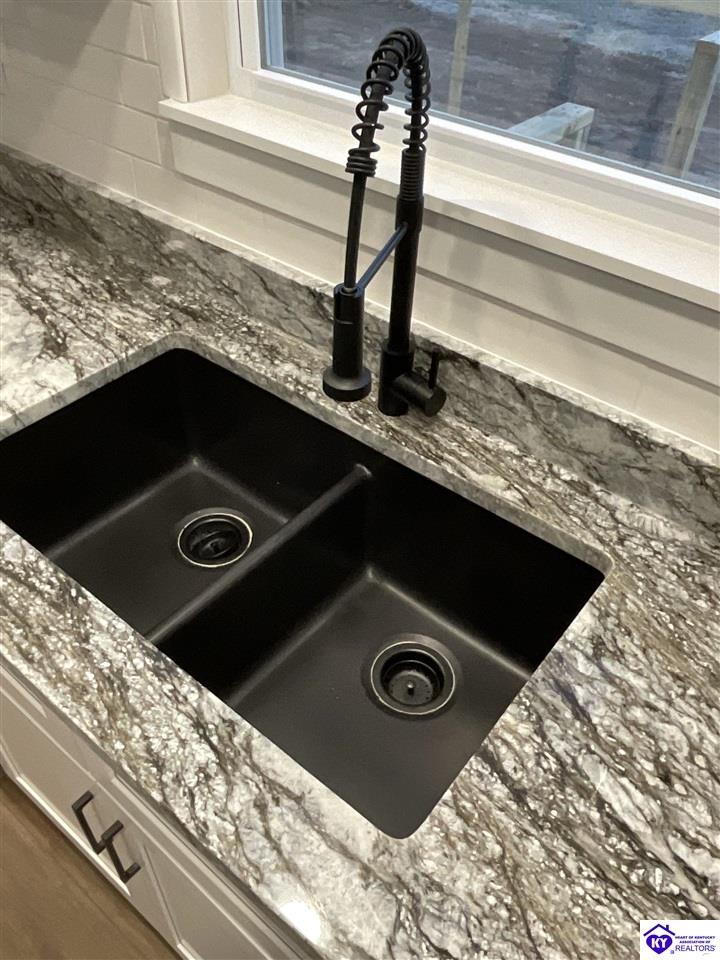 Listing Picture 205 Peck Street Vine Grove, KY 40175 MLS HK24004192